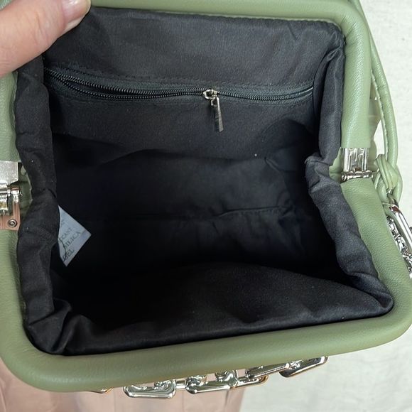 Adorable vegan pleated satchel - crossbody with chunky chain handle. - Picture 4 of 7